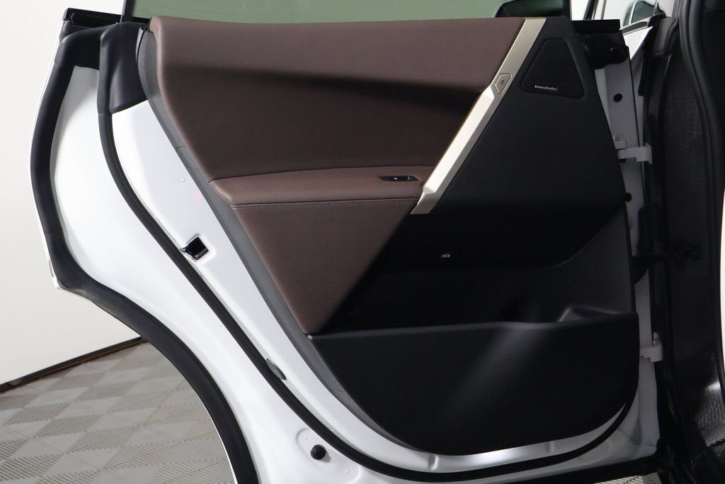 Certified Used 2024 White Metallic BMW xDrive50 image 13