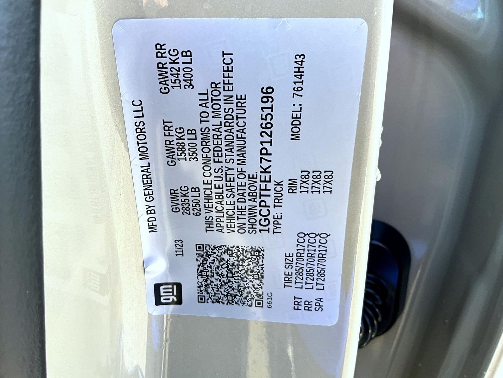 Used 2023 Beige Chevrolet ZR2 image 27