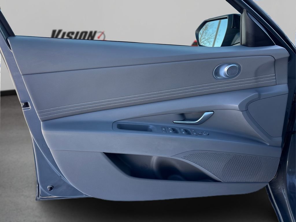 2025 Hyundai Elantra Blue - Photo 23