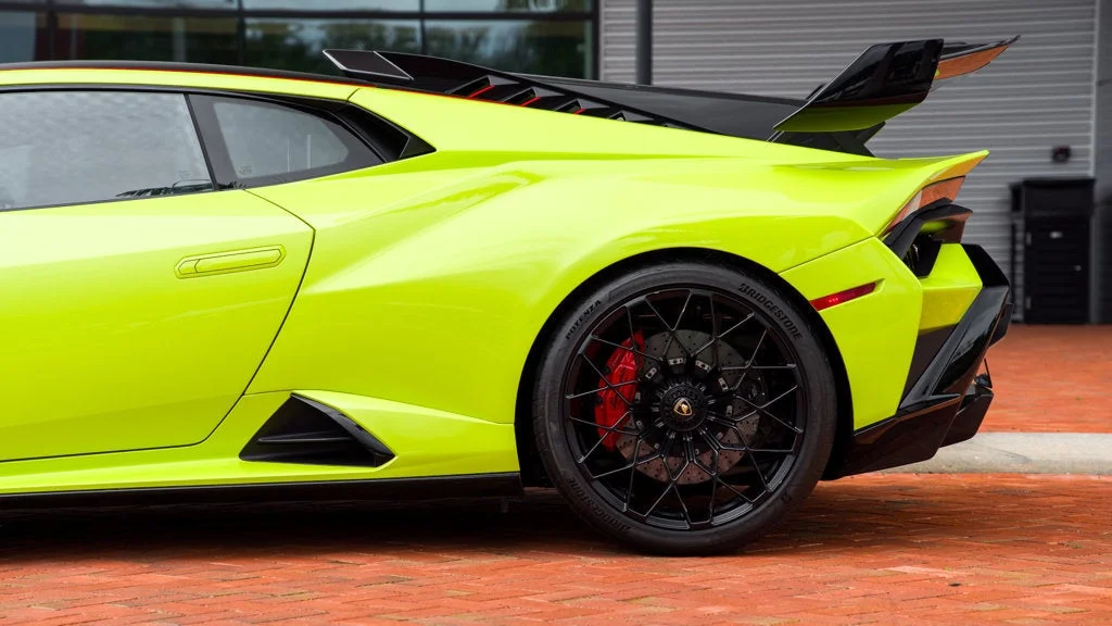 Used 2022 Verde Scandal Metallic Lamborghini Base image 3