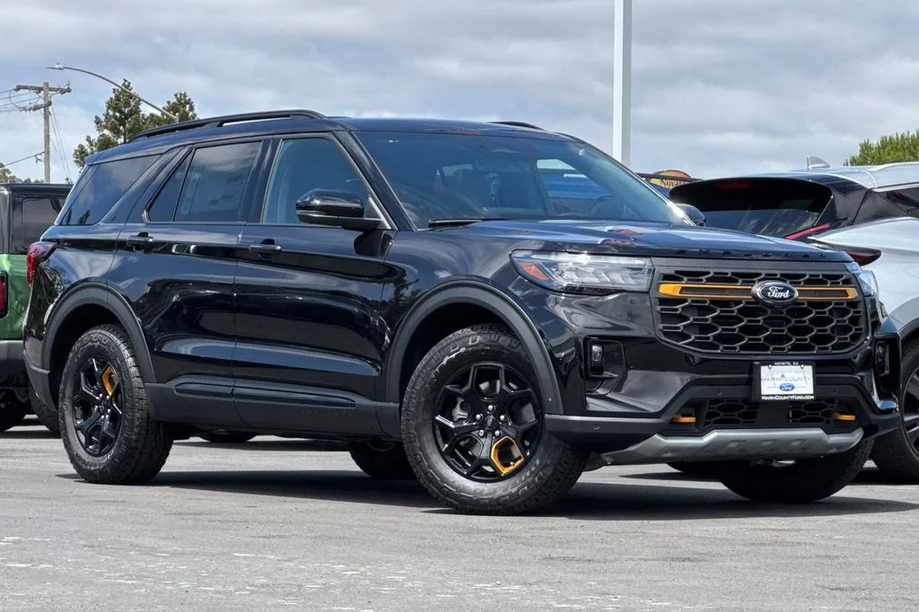 New 2026 Black Metallic Ford Tremor® image 2