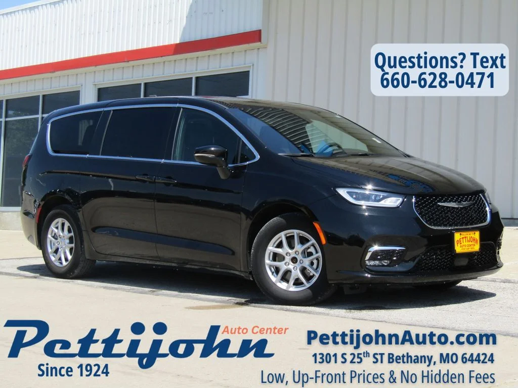 2025 Chrysler Pacifica Select's photo
