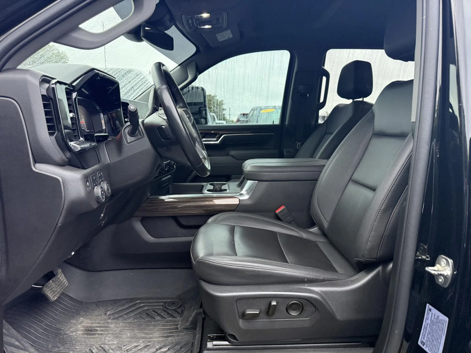 Used 2025 Black Chevrolet LT image 10