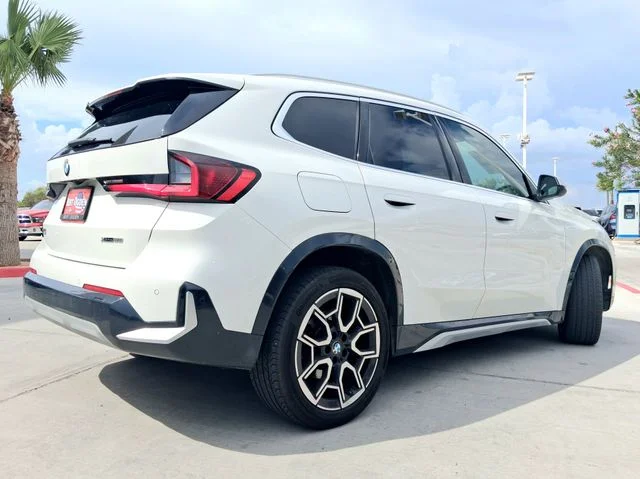 Used 2024 White BMW xDrive28i image 7