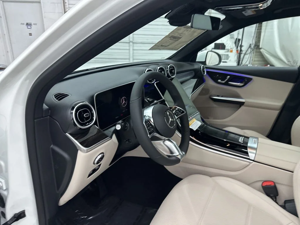 Used 2026 White Mercedes-Benz GLC 300 image 9