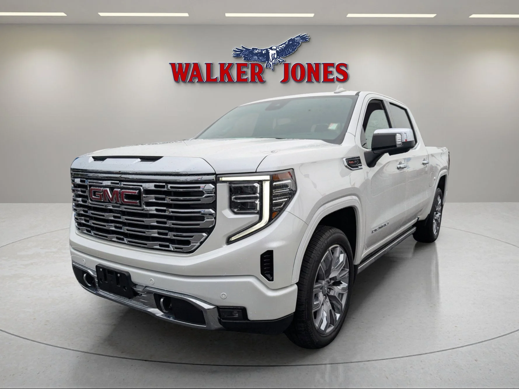 Used 2024 White Frost Tricoat GMC Denali image 8