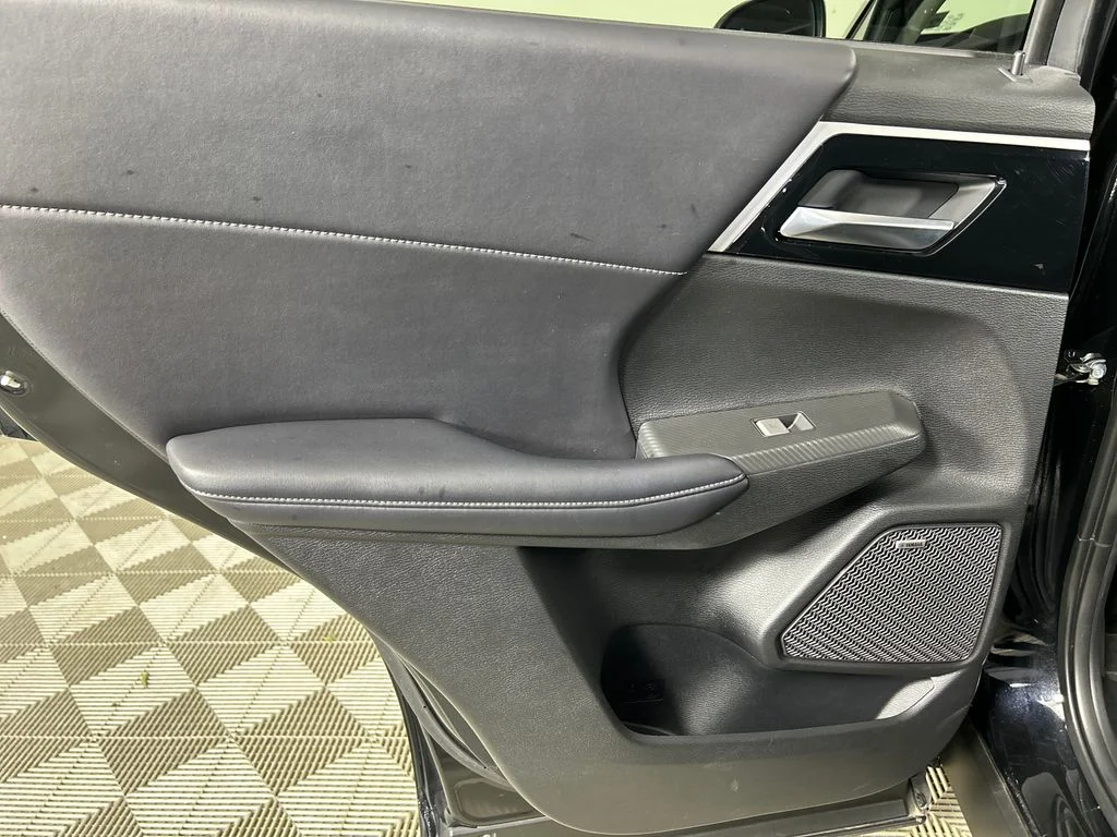 Used 2025 Black Mitsubishi SE image 15