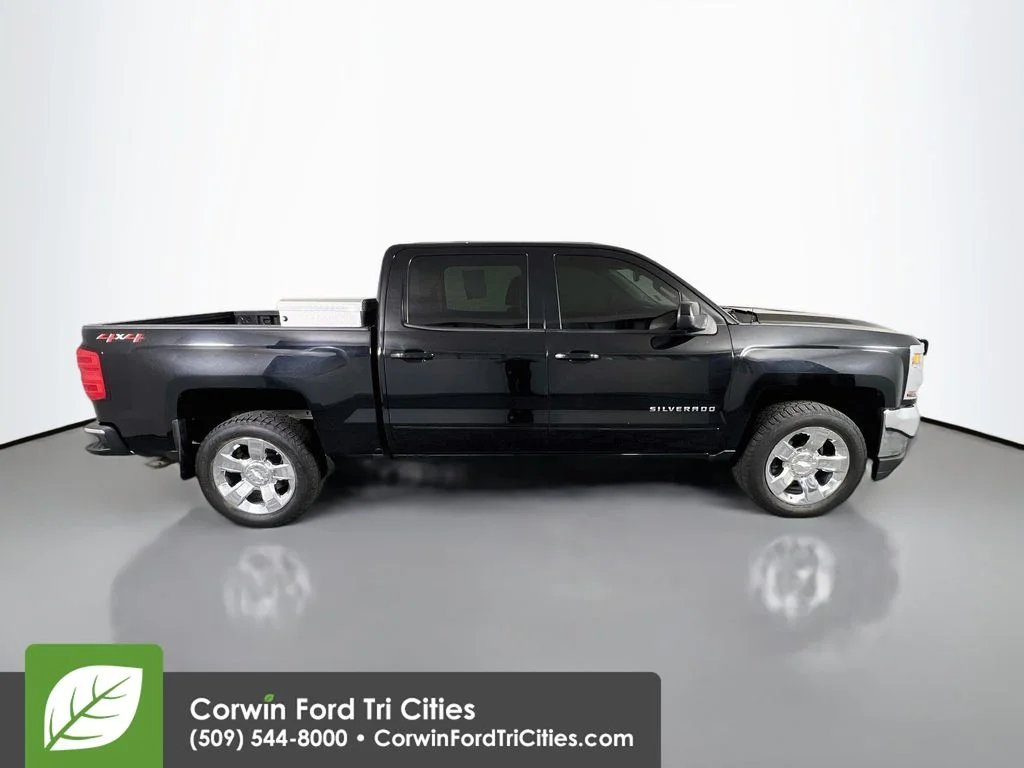 Used 2018 Black Chevrolet LT image 17