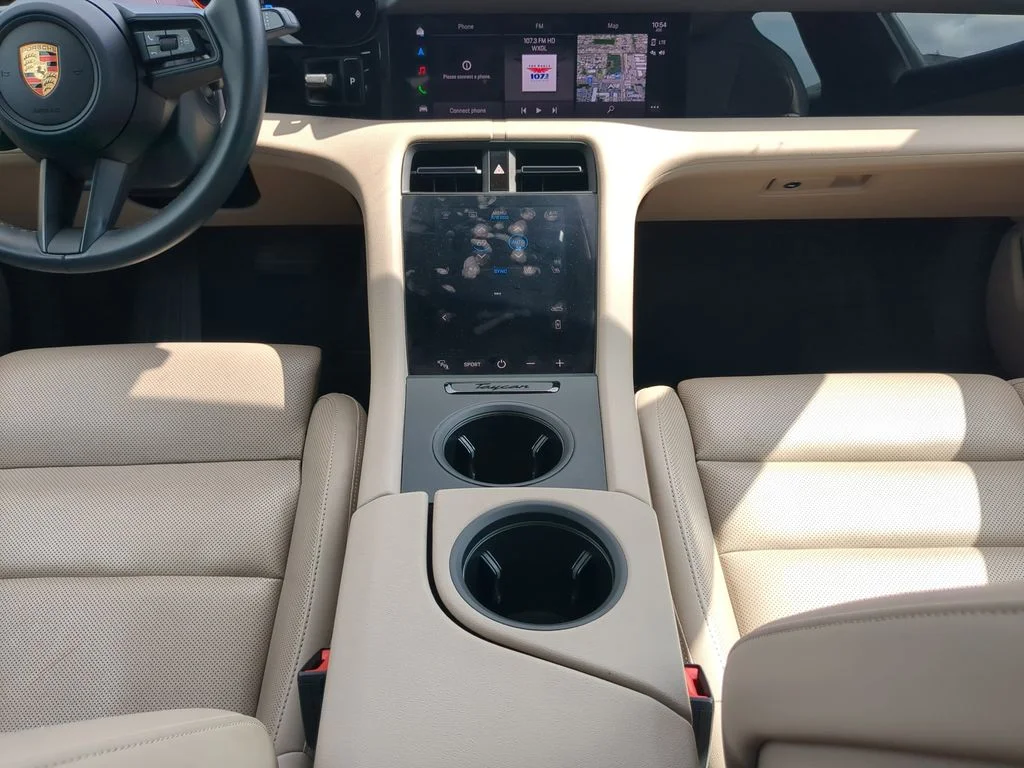 Used 2024  Porsche Base image 15