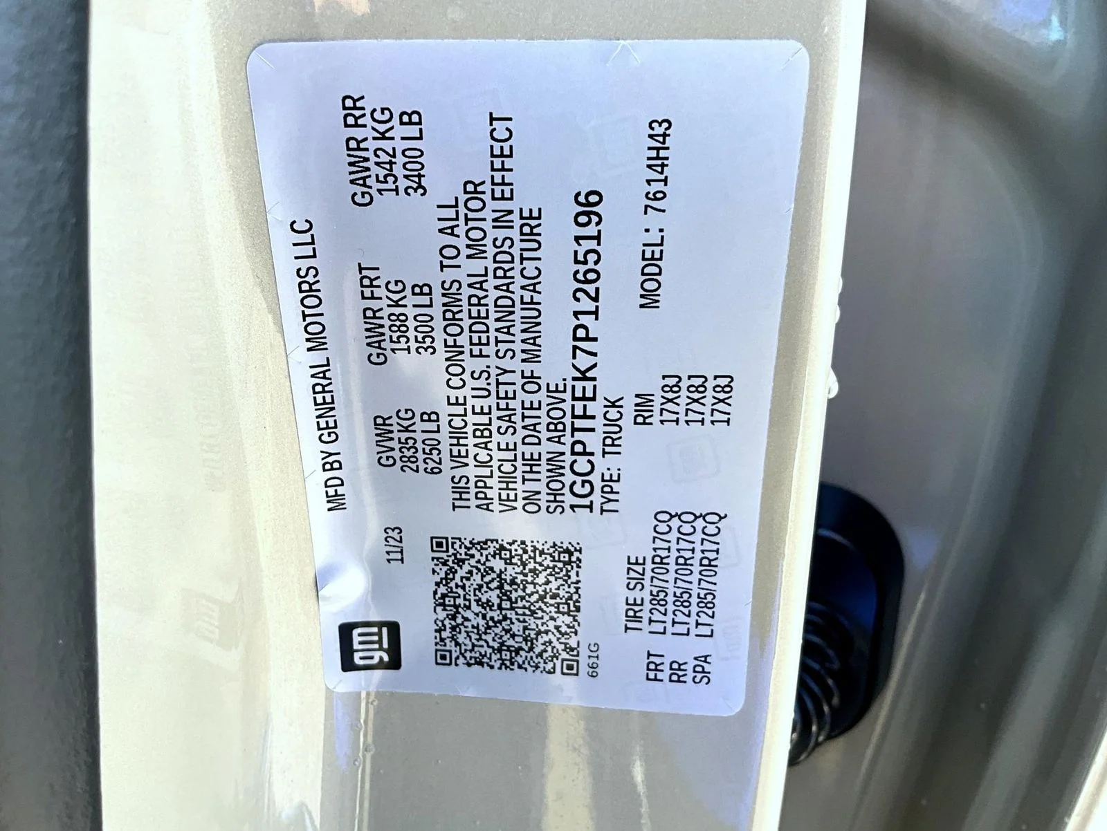 Used 2023 Beige Chevrolet ZR2 image 27