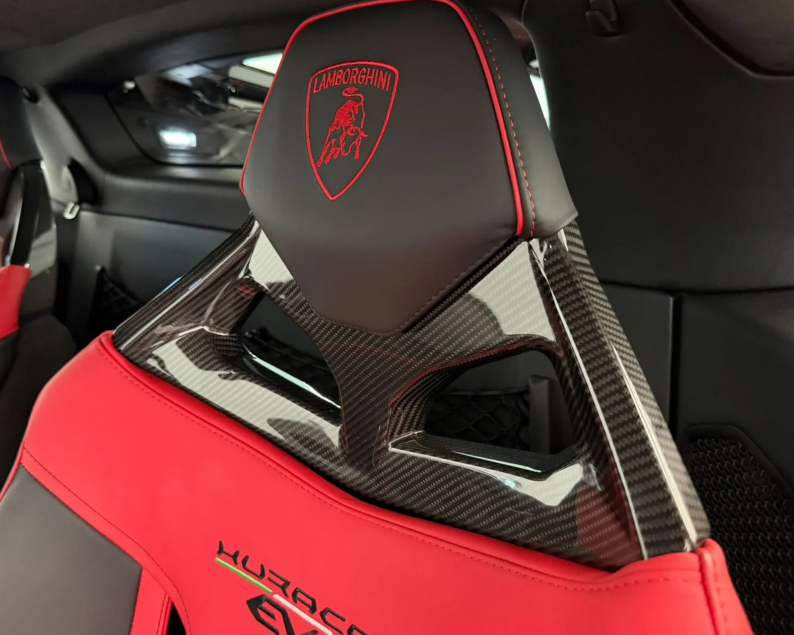 Used 2022  Lamborghini Base image 17