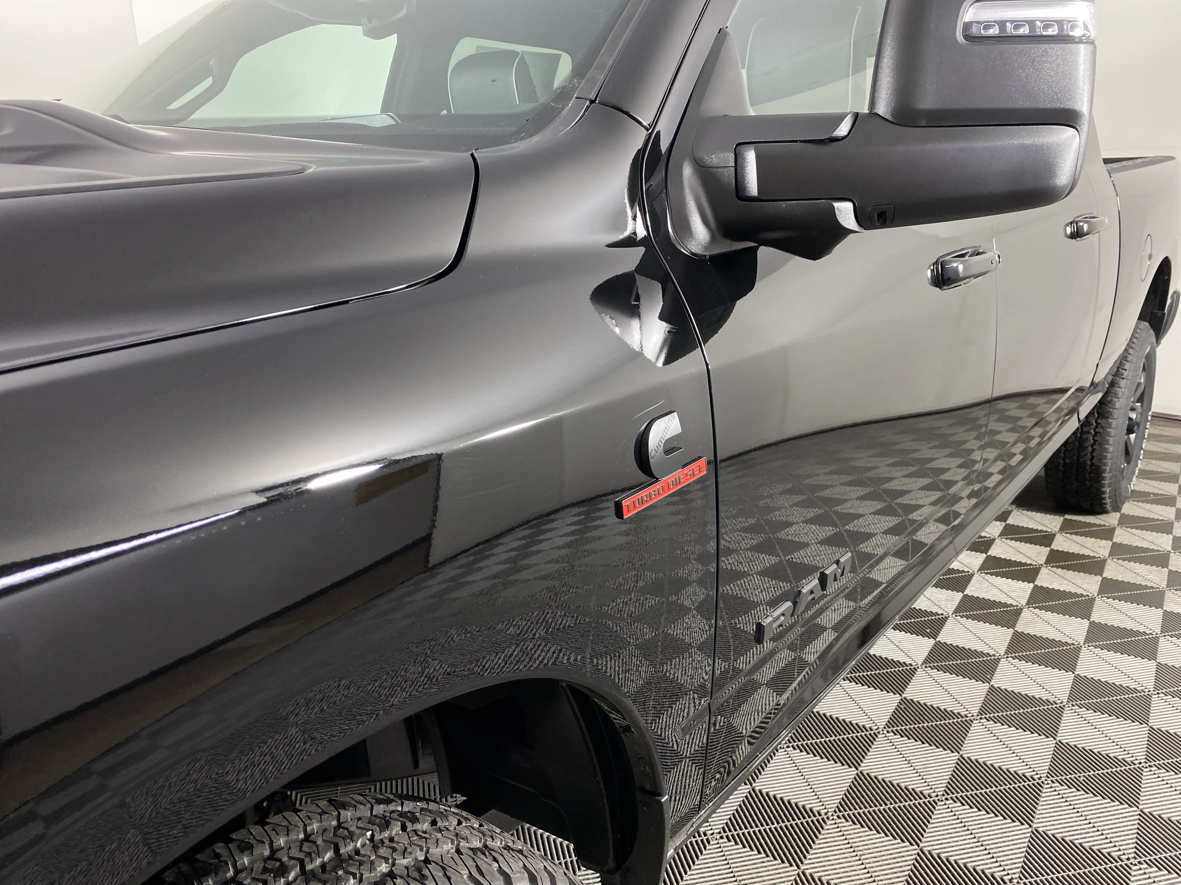New 2026 Diamond Black Crystal Pearl-Coat Exterior Paint RAM Laramie image 12