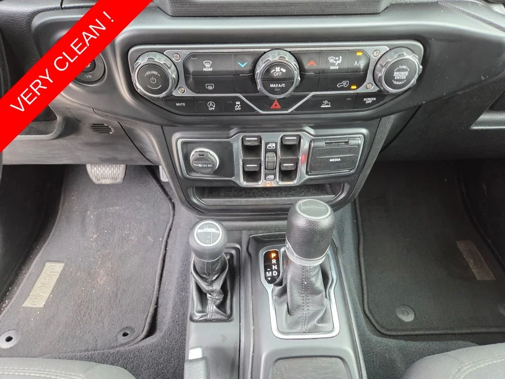 Used 2022 White Jeep Sport image 27