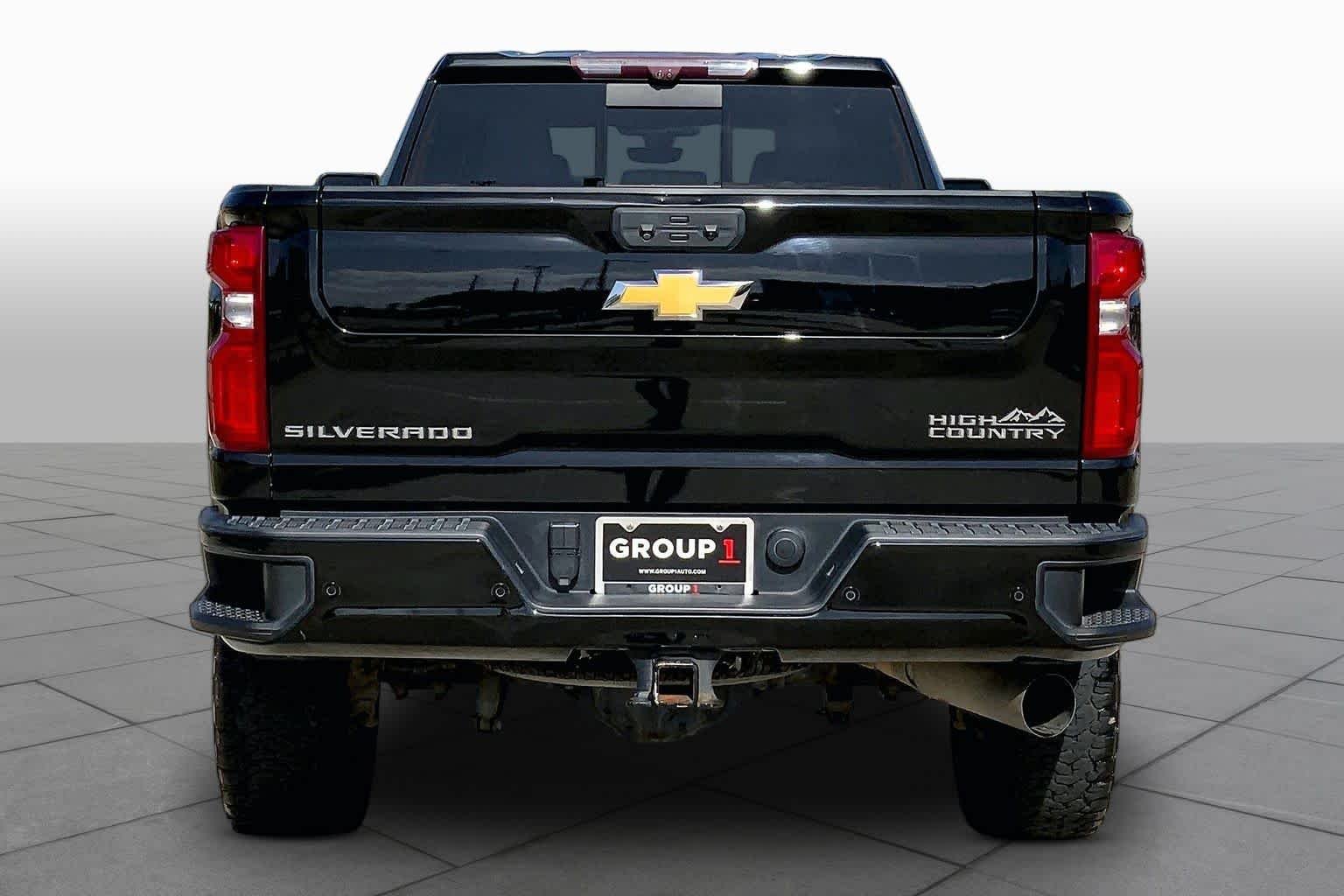 Used 2022 Black Chevrolet High Country image 9