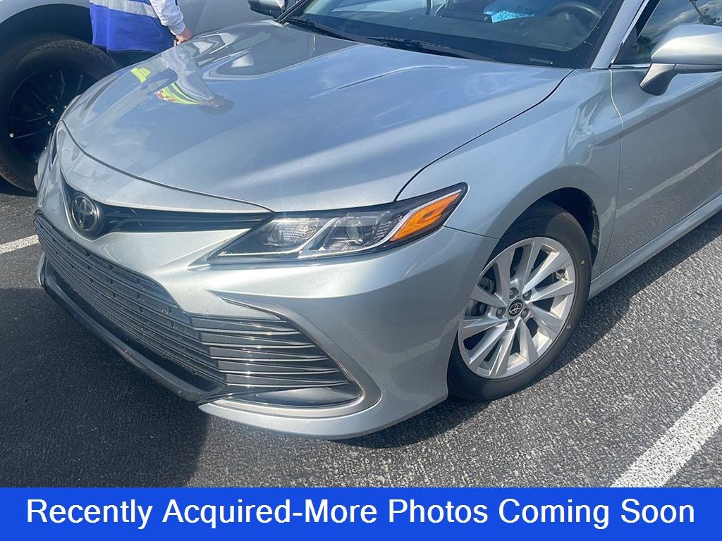 2023 Toyota Camry LE's photo