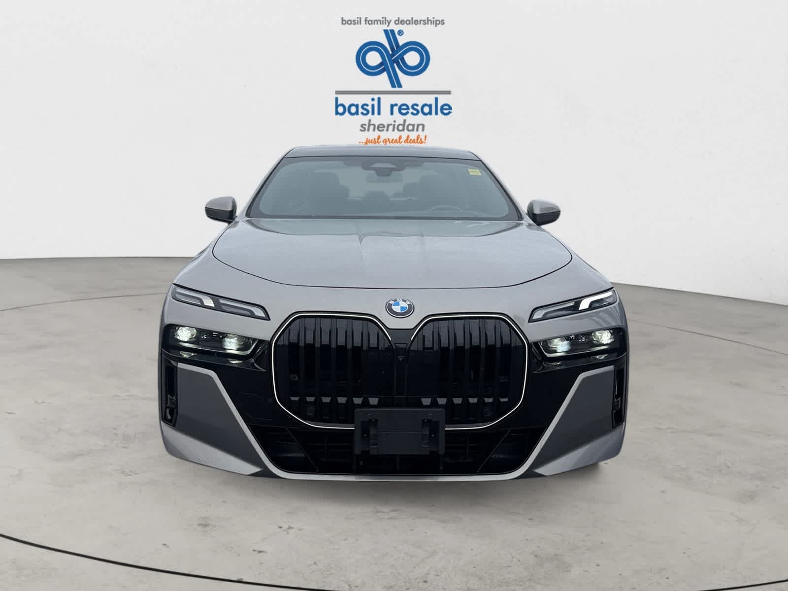 Used 2026 Oxide Grey Metallic BMW 740i xDrive image 10