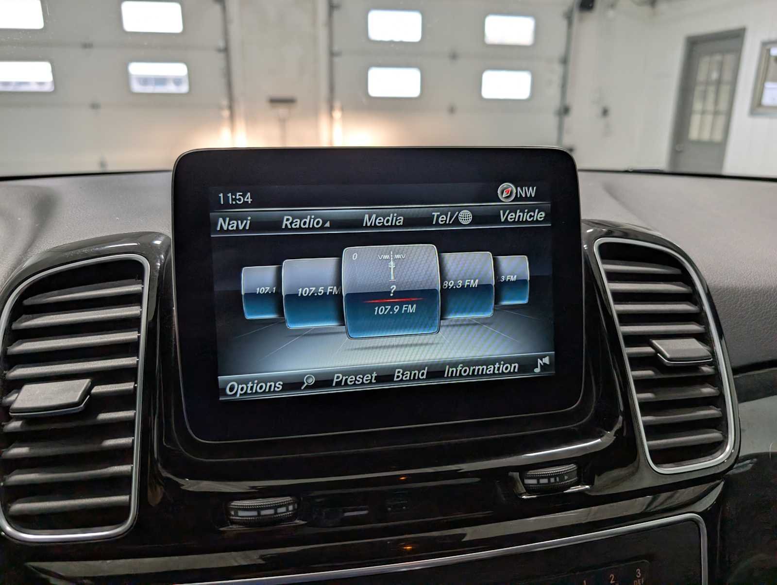 Used 2017 Polar White Mercedes-Benz GLE 350 image 22