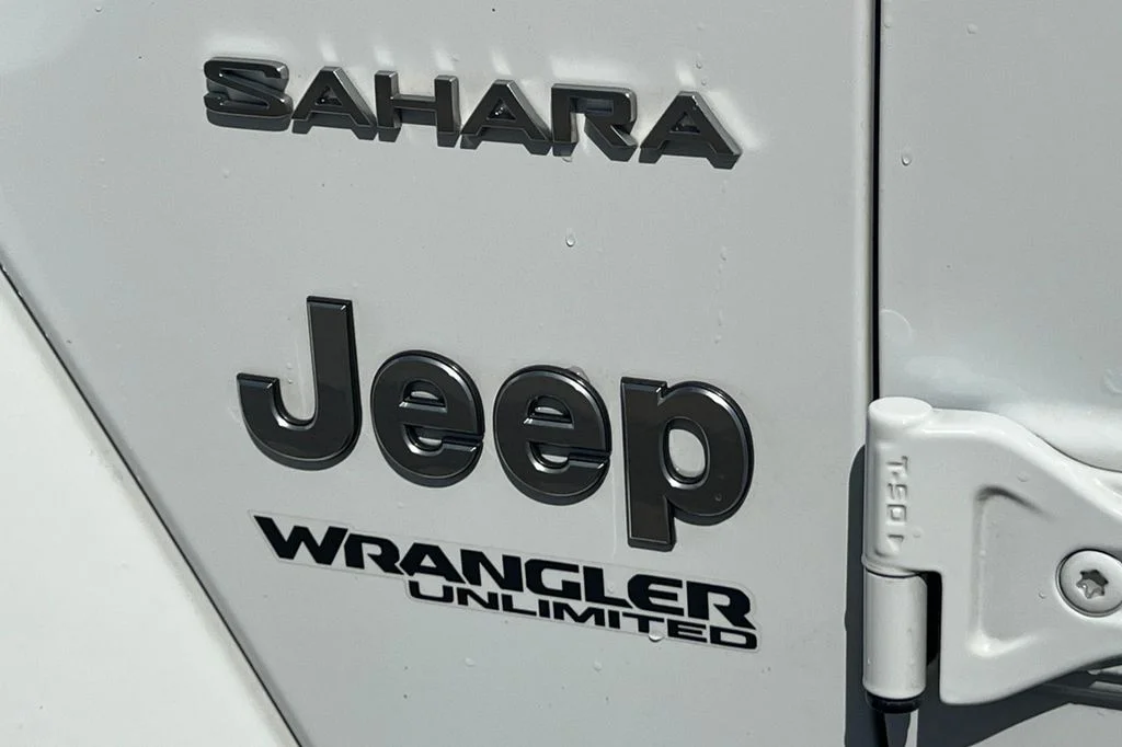 Used 2018 White Jeep Unlimited Sahara image 29