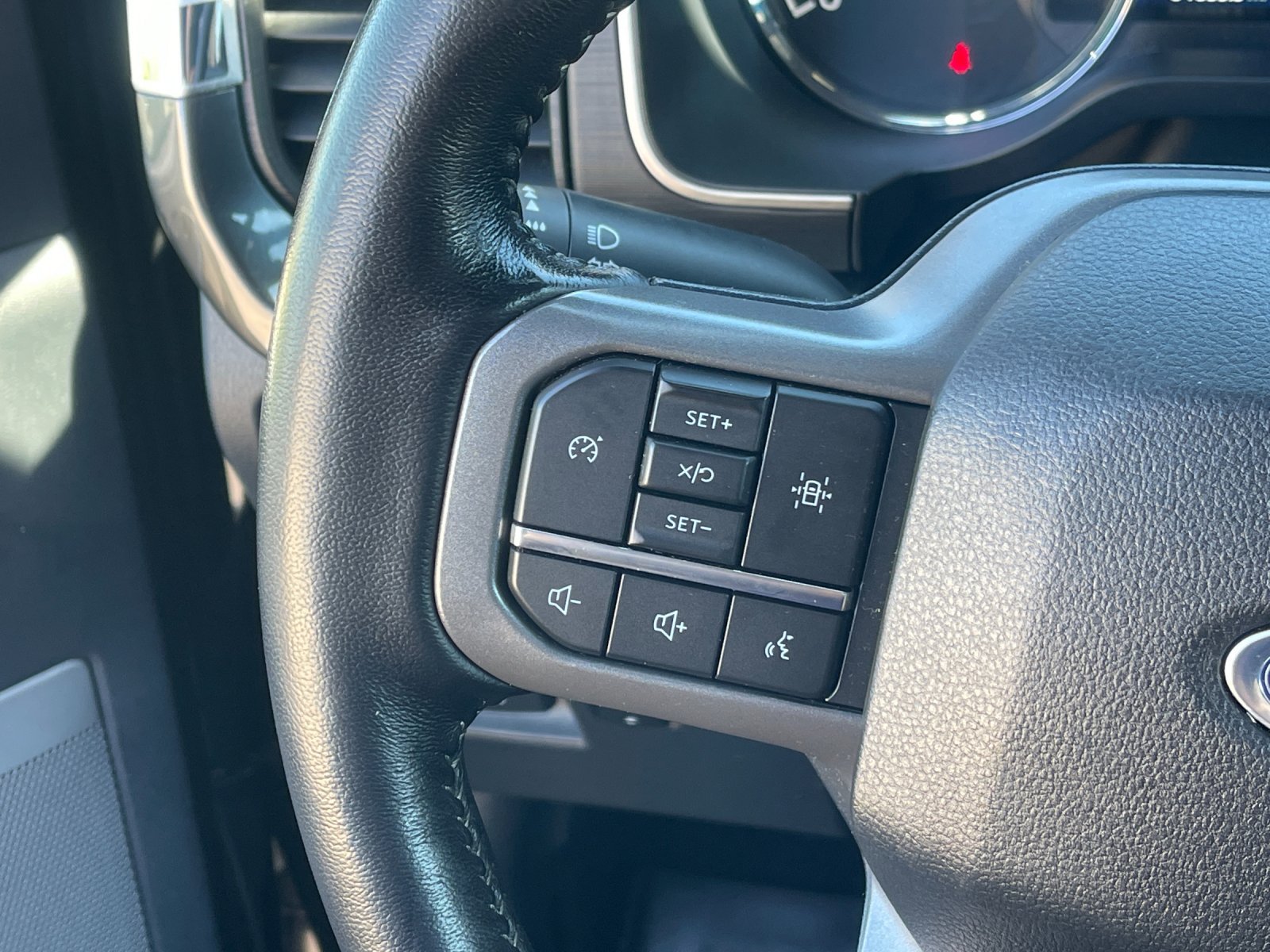 Used 2022 Black Ford XLT image 26
