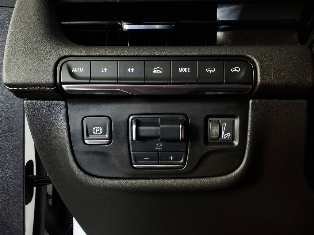Used 2024 Crystal White Tricoat Cadillac Sport image 16