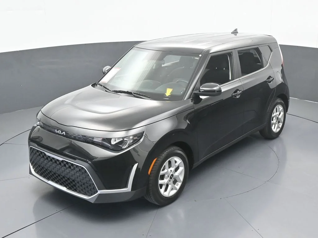 Used 2023 Fusion Black Kia S image 43