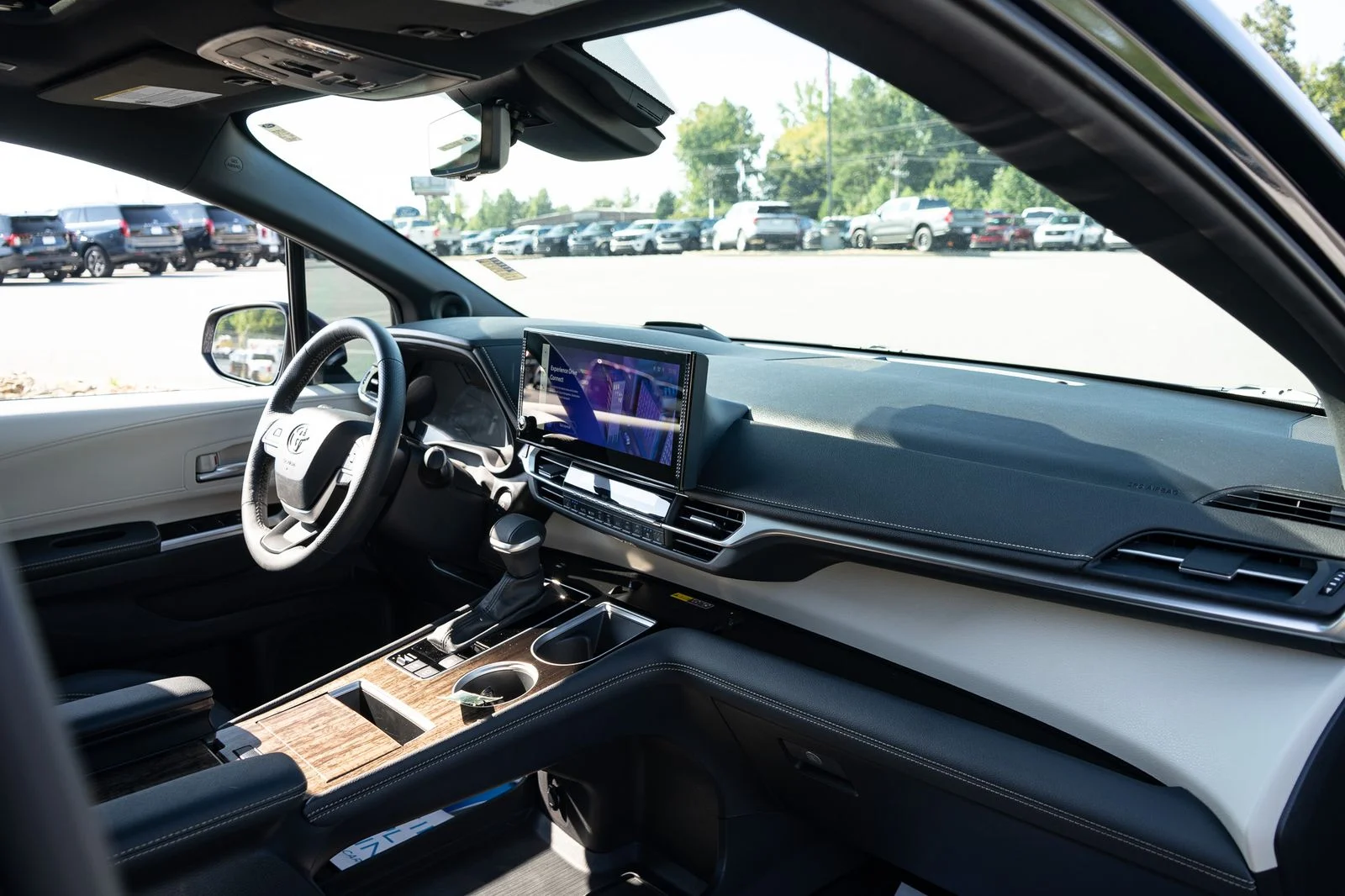 Used 2025  Toyota Platinum image 22
