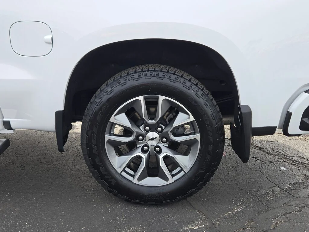 Used 2024 White Chevrolet RST image 16