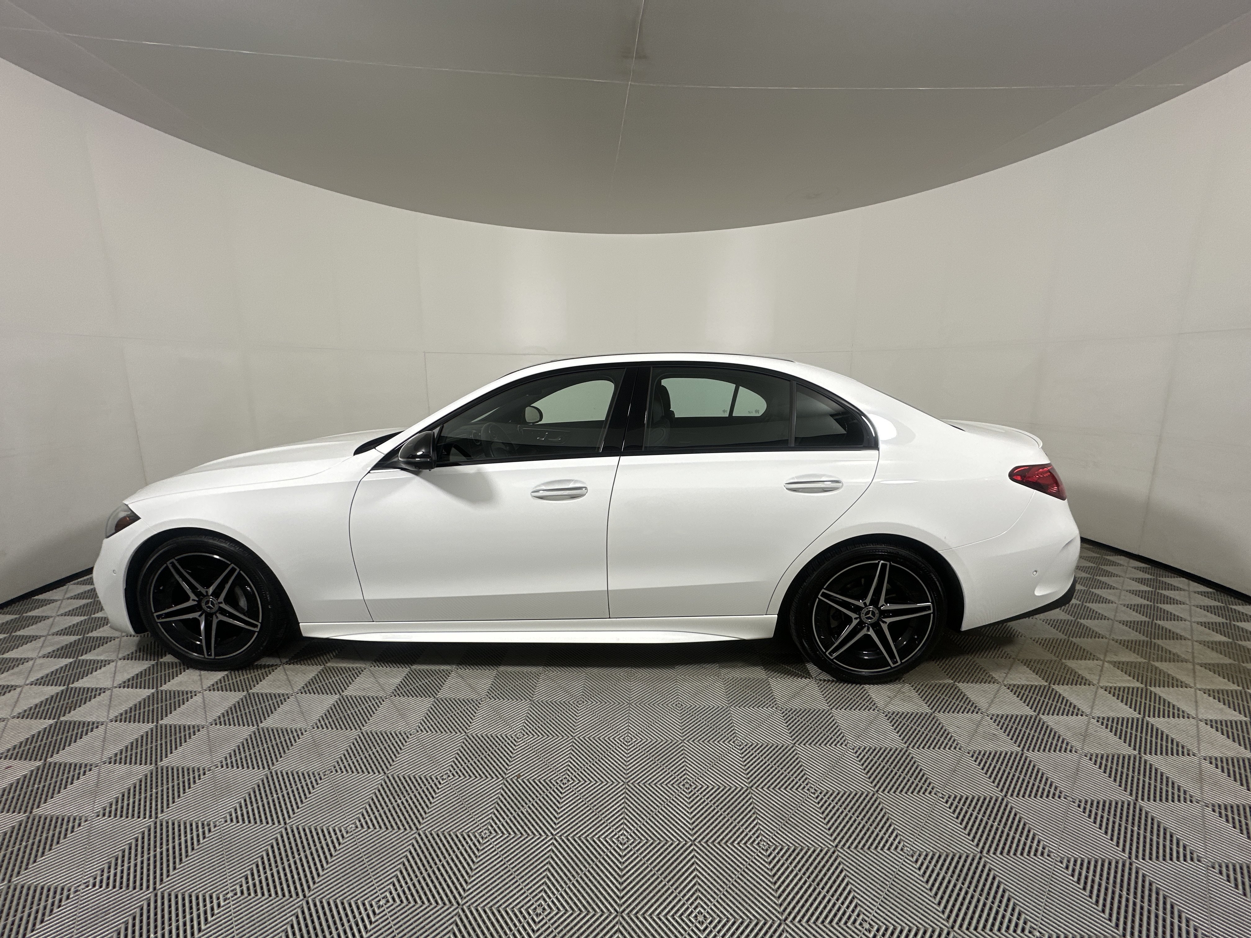 Used 2024 POLAR WHIT Mercedes-Benz C 300 image 4
