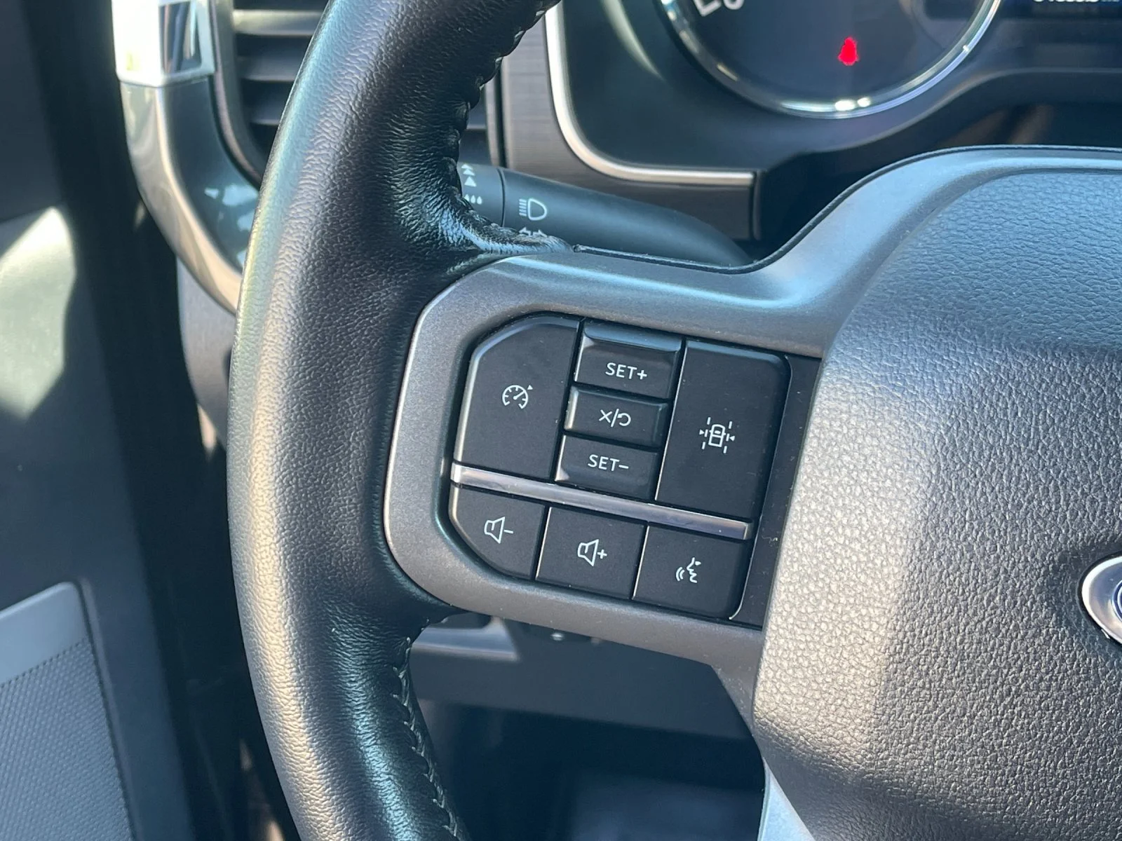 Used 2022 Black Ford XLT image 26