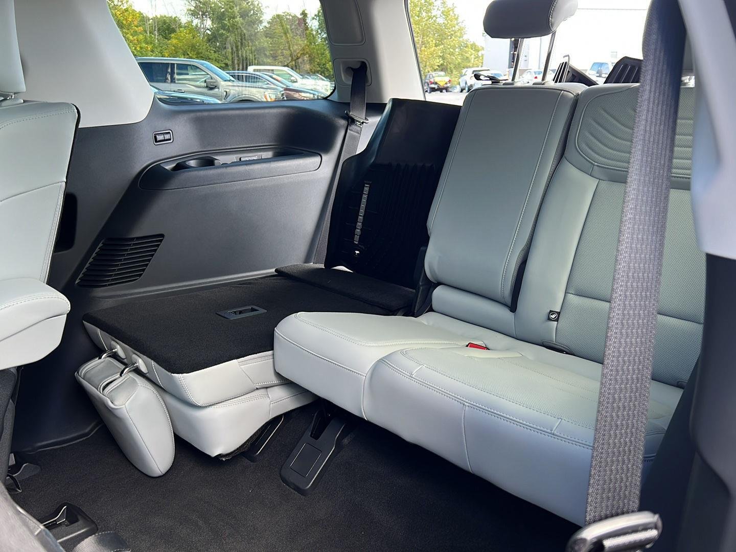 Used 2026 Star White Metallic Tri-Coat Ford Platinum image 22