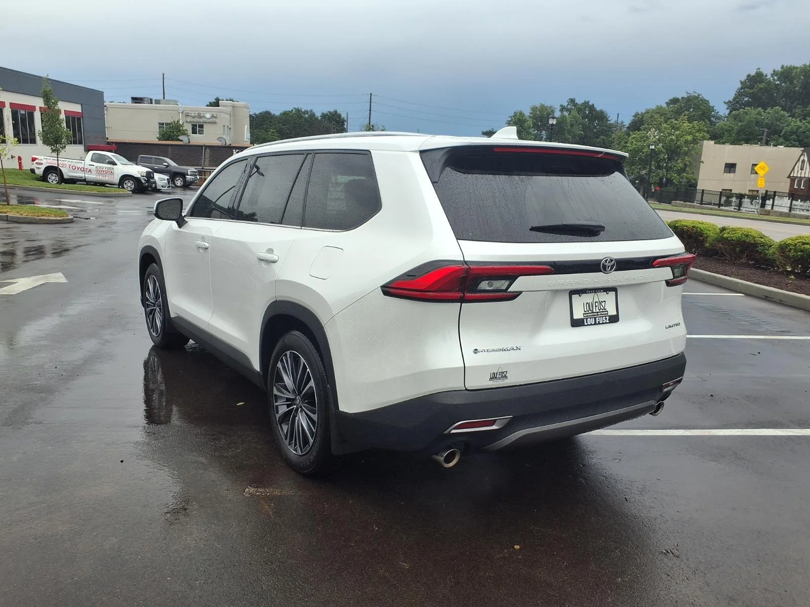 Used 2024 Wind Chill Pearl Toyota MAX Limited image 30