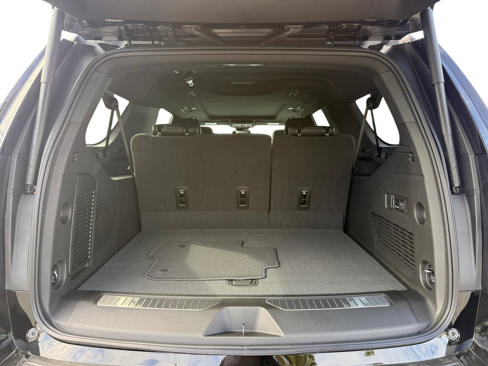 2026 Chevrolet Suburban RST - Photo 17