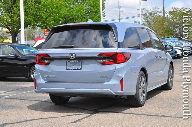 New 2026 Sonic Gray Pearl Honda Touring image 3