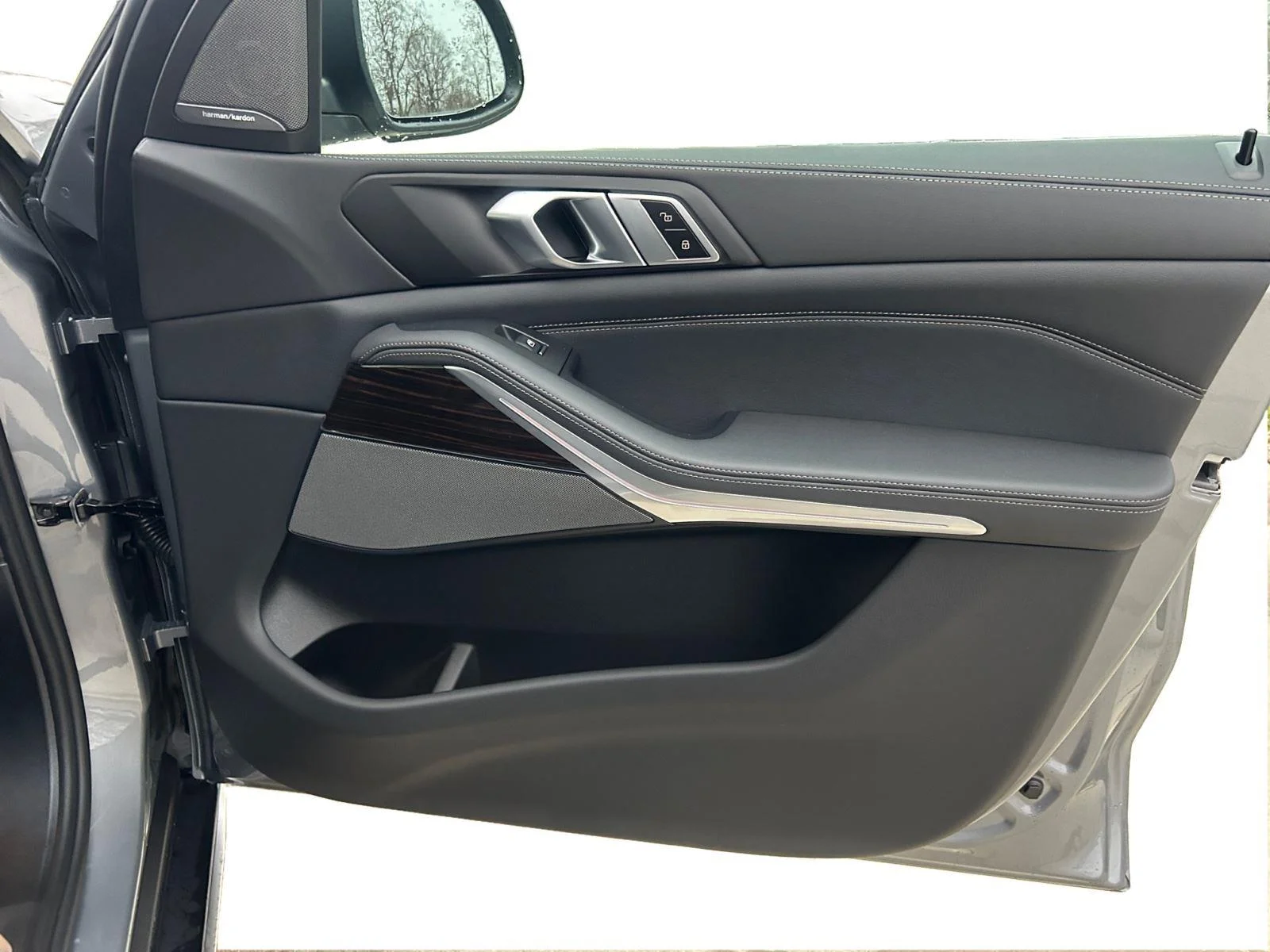 Used 2024 Skyscraper Grey Metallic BMW xDrive40i image 22