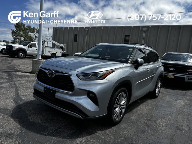 2023 Toyota Highlander Hybrid Platinum