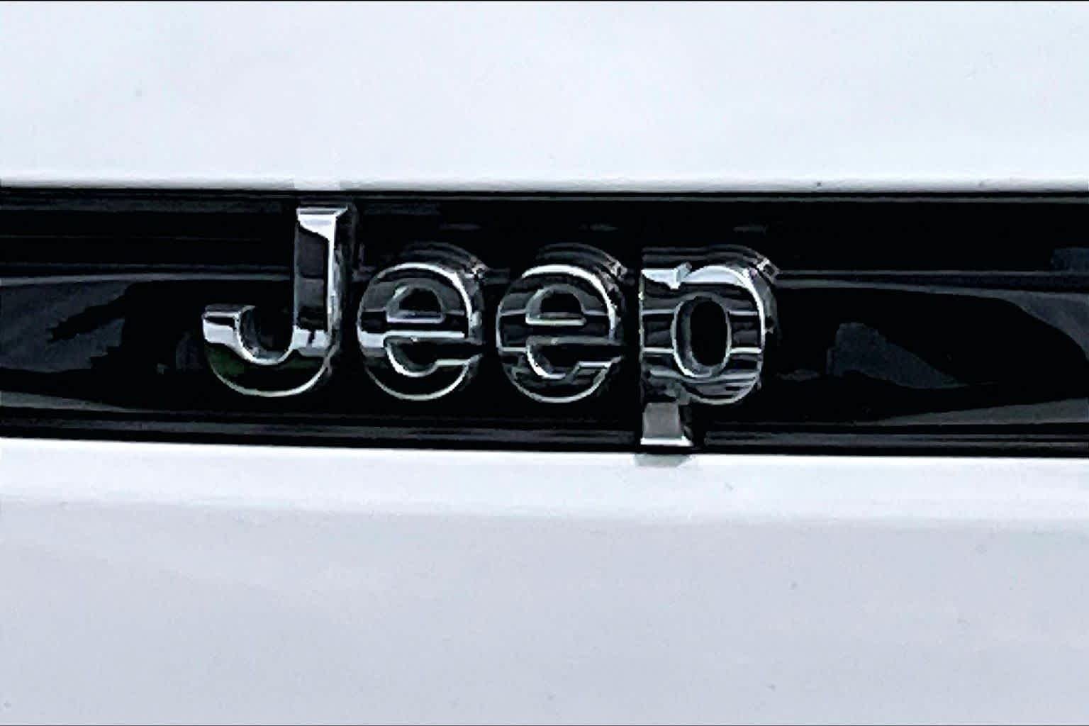 Certified Used 2023 Bright White Clearcoat Jeep Laredo image 26