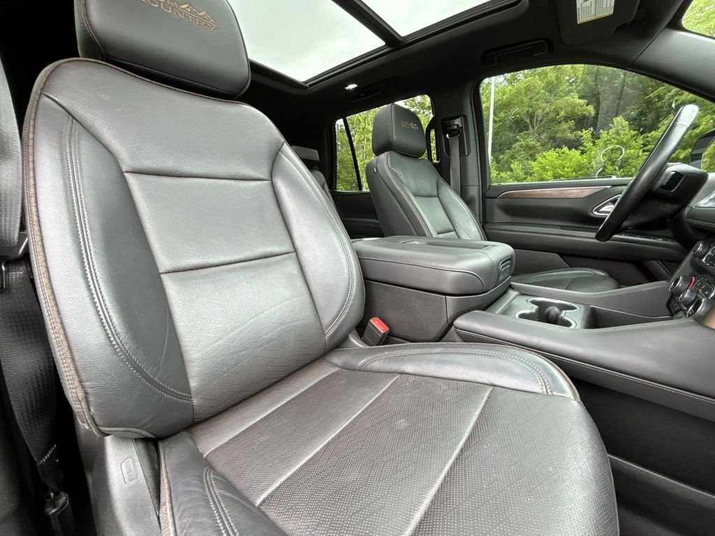 Used 2022 Iridescent Pearl Tricoat Chevrolet High Country image 28