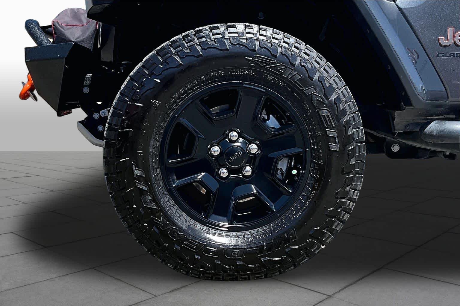 Certified Used 2023 Granite Crystal Clearcoat Metallic Jeep Mojave image 13