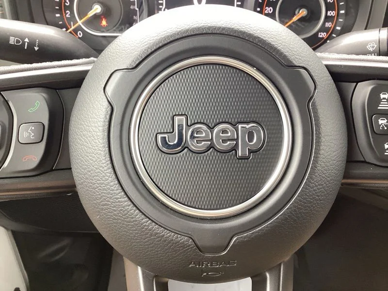 New 2026 Bright White Clear-Coat Exterior Paint Jeep Mojave image 10