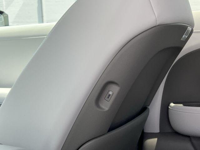 New 2026 White Hyundai Blue SEL 8P image 32