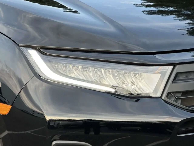 Certified Used 2025 Crystal Black Pearl Honda EX-L image 9