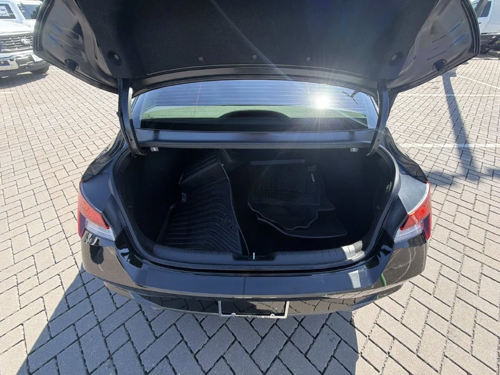 Used 2023 Black Hyundai SEL image 28