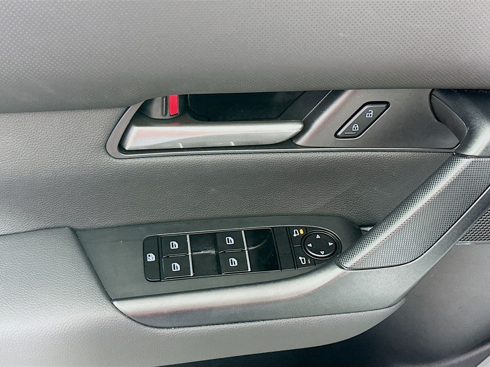 Certified Used 2025 Pearl Mazda 2.5 S Preferred Package Carplay Heated Seats Keyless image 18