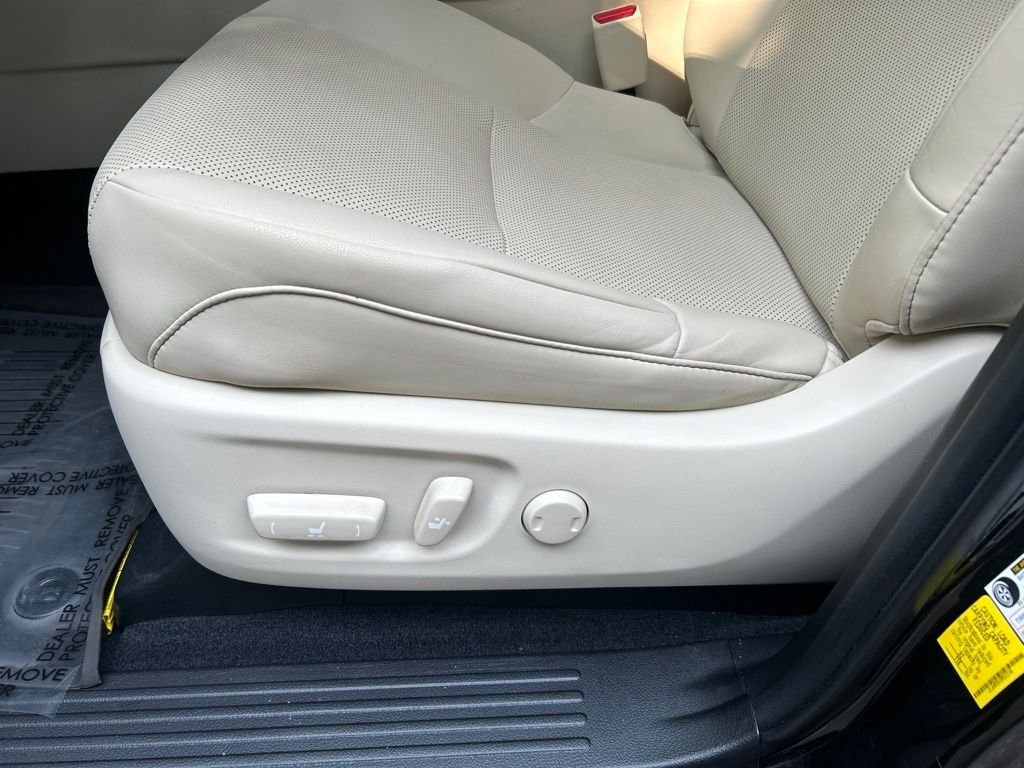 Used 2023 Black Lexus 460 image 17