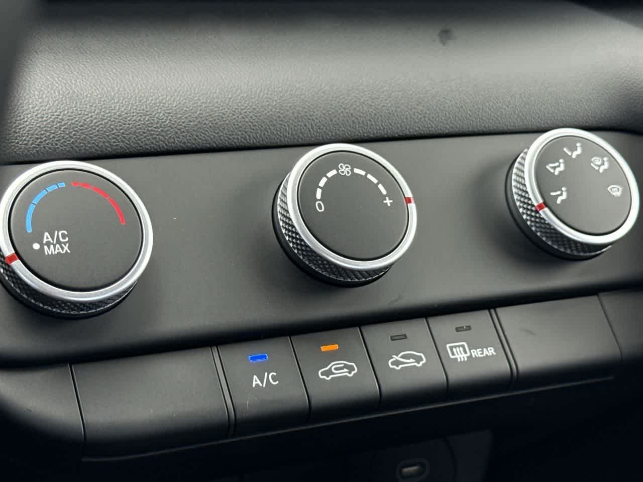 2025 Hyundai Elantra SE - Photo 20