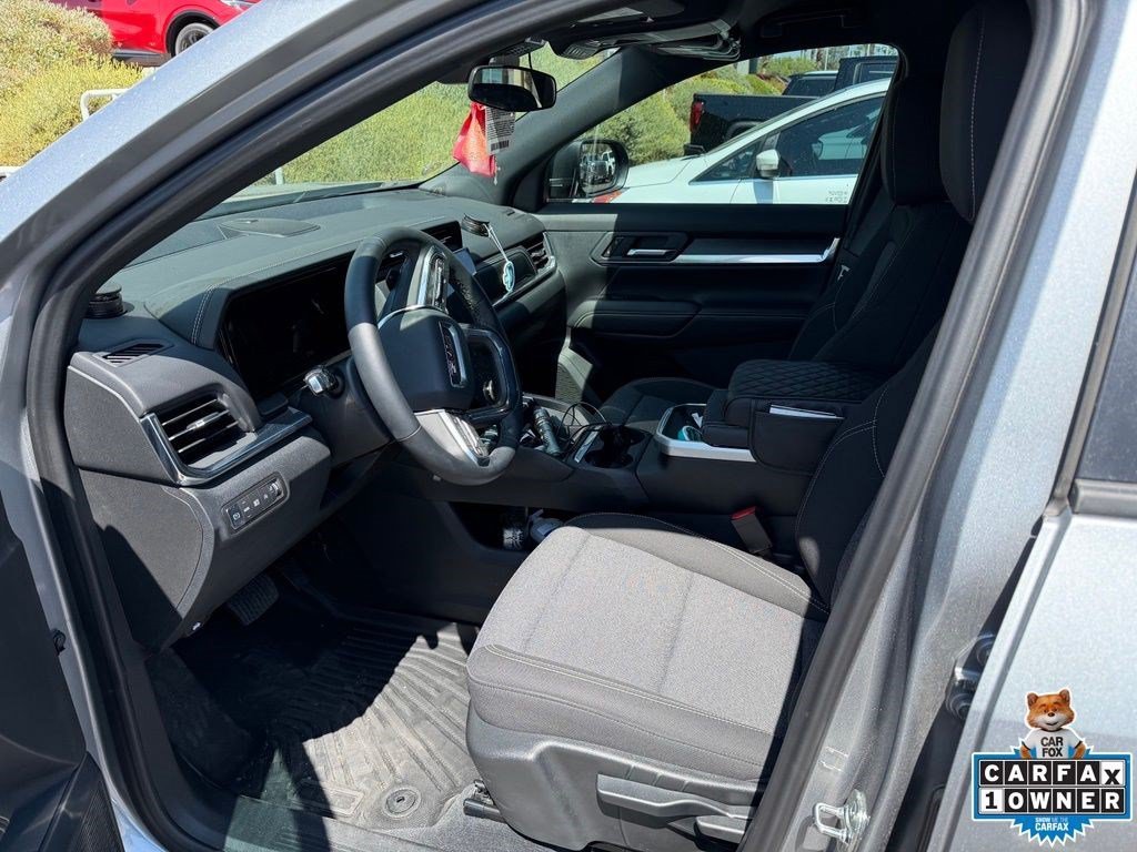 Used 2026 Sterling Metallic GMC FWD Elevation image 6