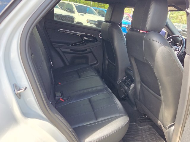 Used 2020  Land Rover R-Dynamic SE image 17