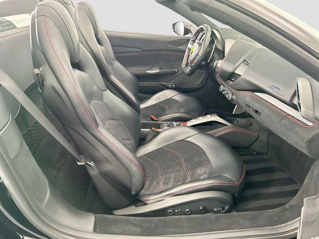 Used 2018 Nero Ferrari  image 26