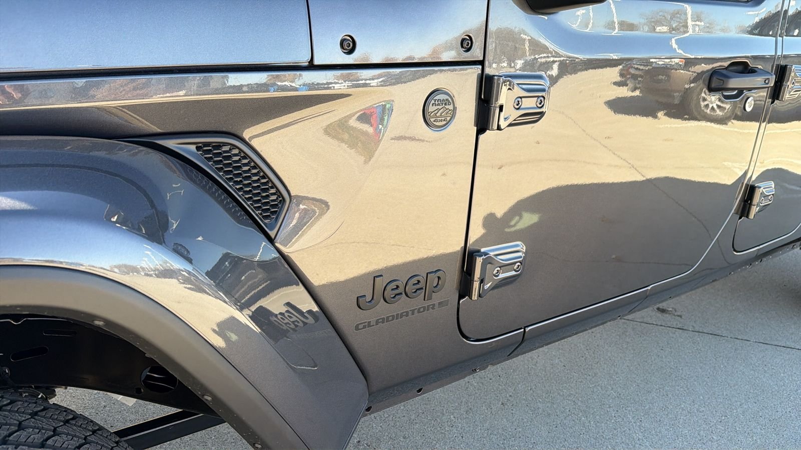 New 2026 Granite Crystal Metallic Clear-Coat Exterior Paint Jeep Sport S image 10