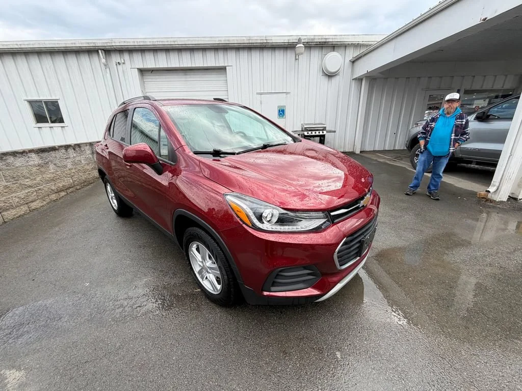 Used 2022 Crimson Metallic Chevrolet LT image 7